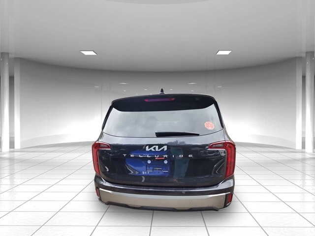 2025 Kia Telluride LX photo 3