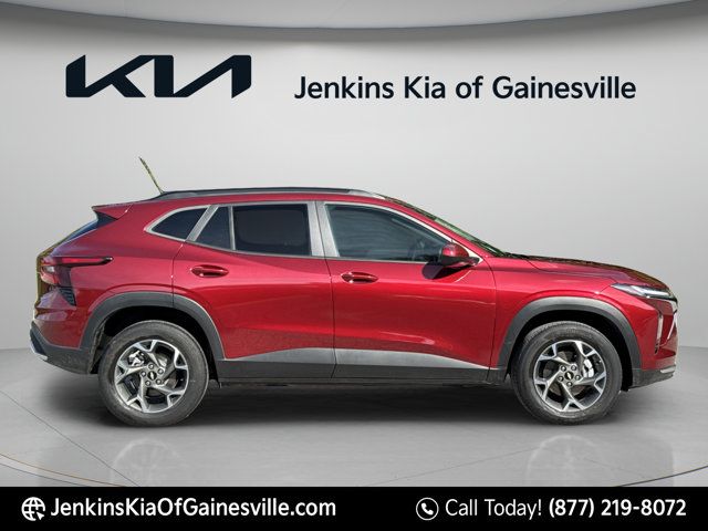 2024 Chevrolet Trax LT - Photo 2