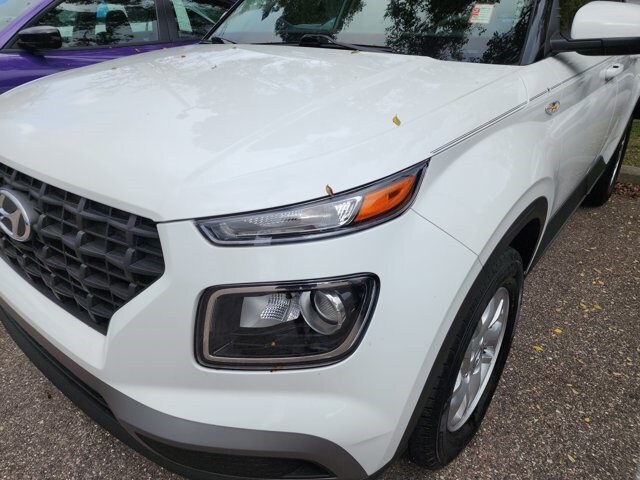 2024 Hyundai Venue SE photo 2