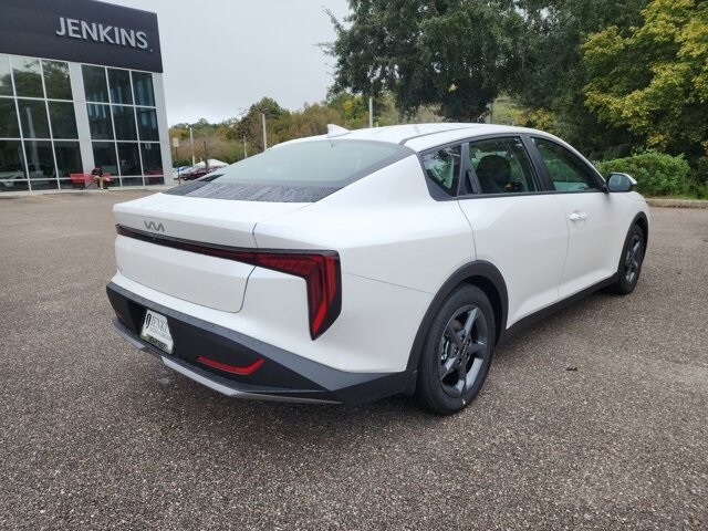 2025 Kia K4 LXS photo 2