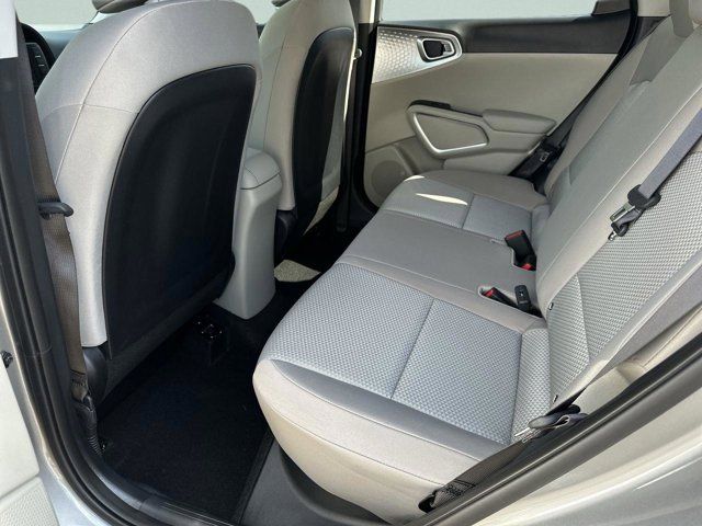 2023 Kia Soul LX - Photo 13