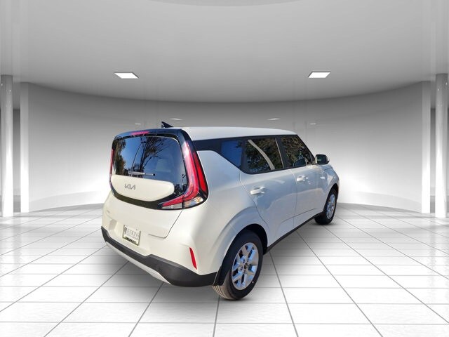 2025 Kia Soul LX photo 2