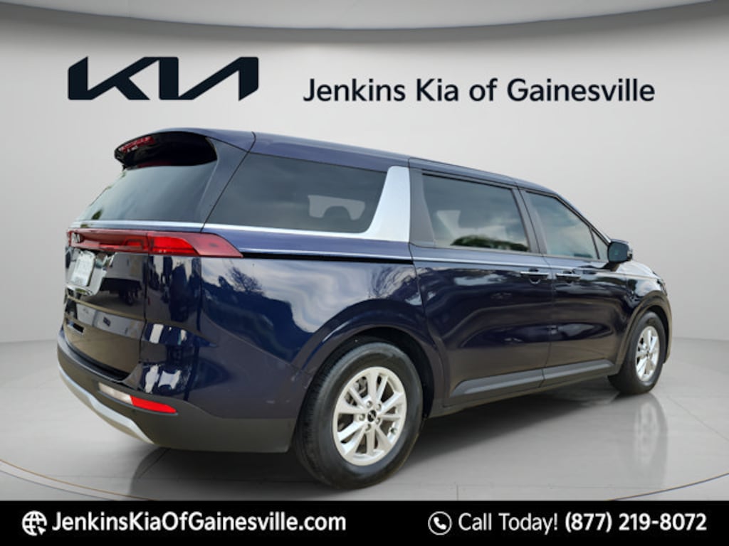 Used 2024 Kia Carnival LX Minivan/Van