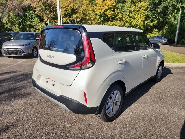 2025 Kia Soul LX photo 2