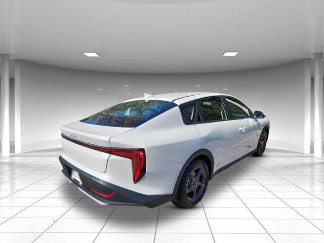 2025 Kia K4 LXS photo 2