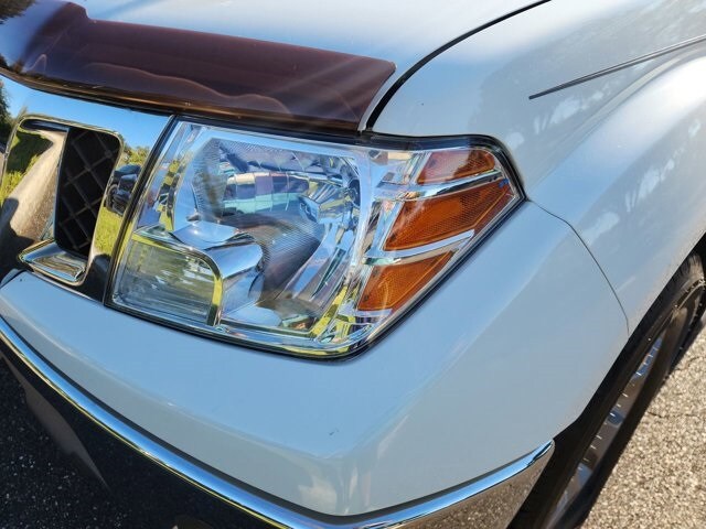 2019 Nissan Frontier SL photo 3