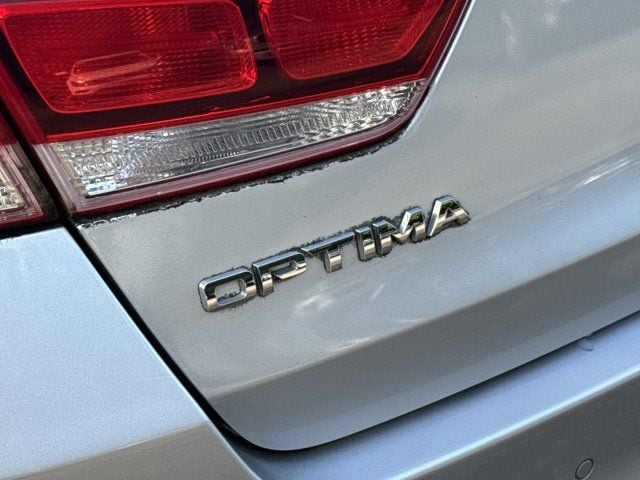 2019 Kia Optima LX - Photo 10