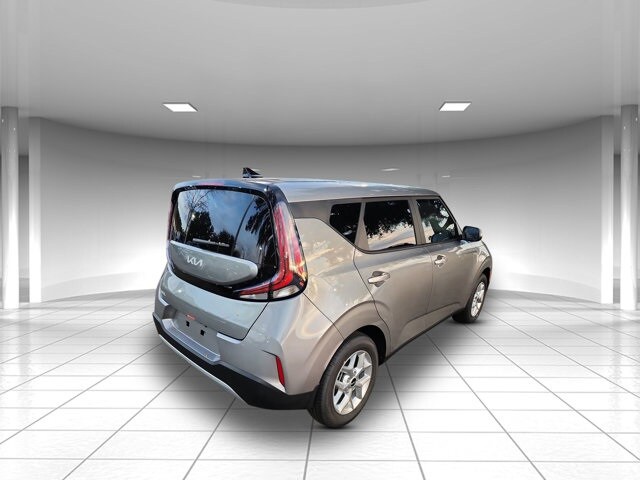 2025 Kia Soul LX photo 3