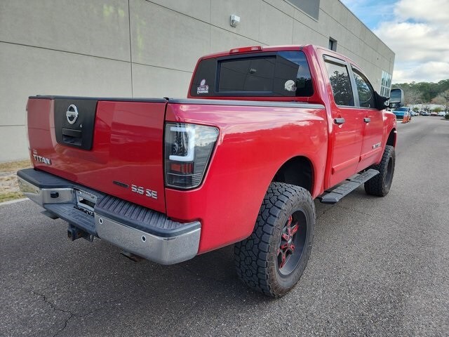2010 Nissan Titan SE photo 2
