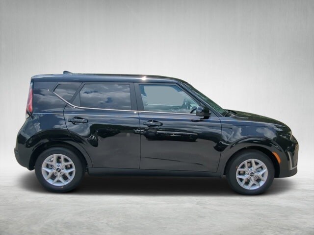 2025 Kia Soul LX photo 2