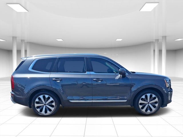 2022 Kia Telluride EX photo 2