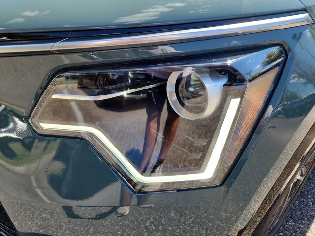 2025 Kia Niro SX Touring photo 4