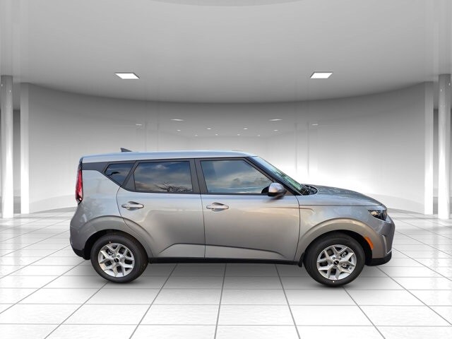 2025 Kia Soul LX photo 2