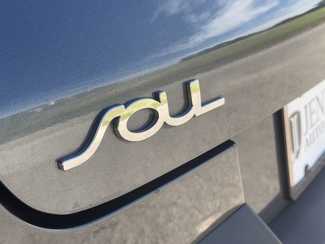 2021 Kia Soul LX - Photo 13