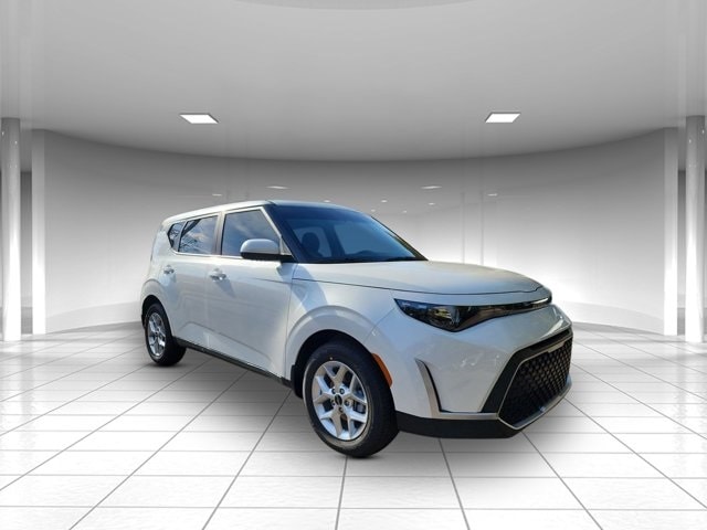 2025 Kia Soul LX's photo