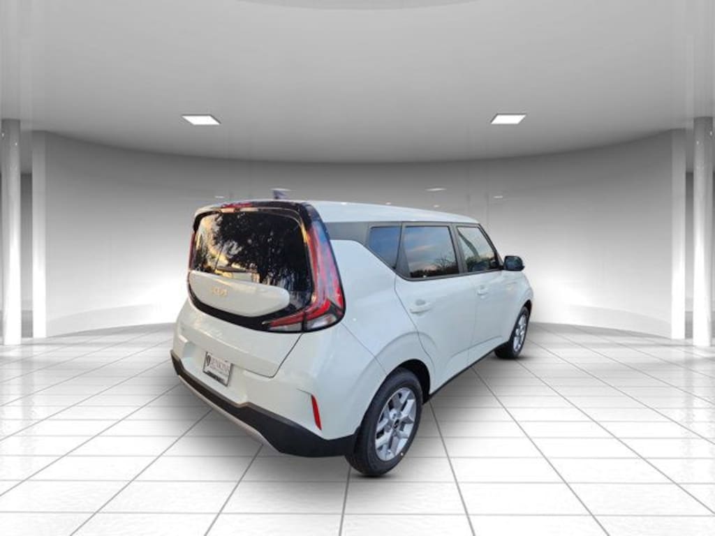 New 2025 Kia Soul LX Hatchback