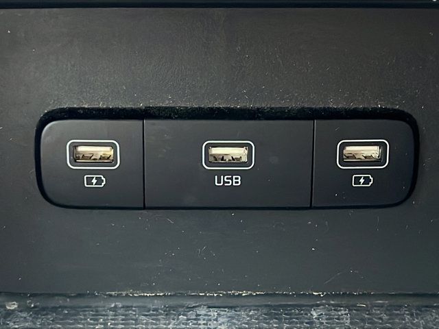 2023 Kia Carnival LX Seat Pkg - Photo 24