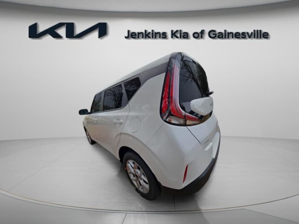 New 2025 Kia Soul LX Hatchback