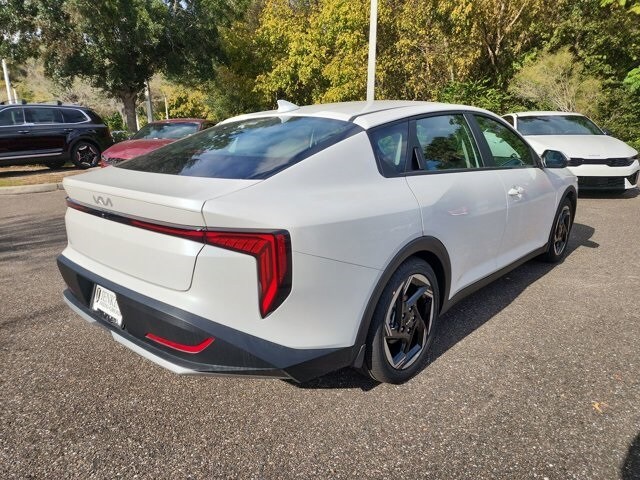 2025 Kia K4 EX photo 2
