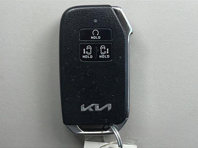2023 Kia Carnival LX Seat Pkg - Photo 20