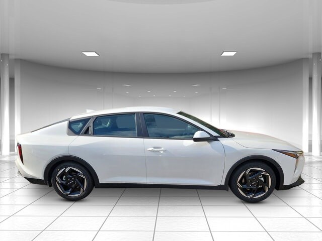 2025 Kia K4 EX photo 2