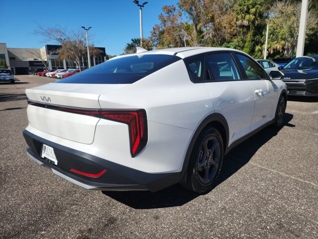 2025 Kia K4 LXS photo 3