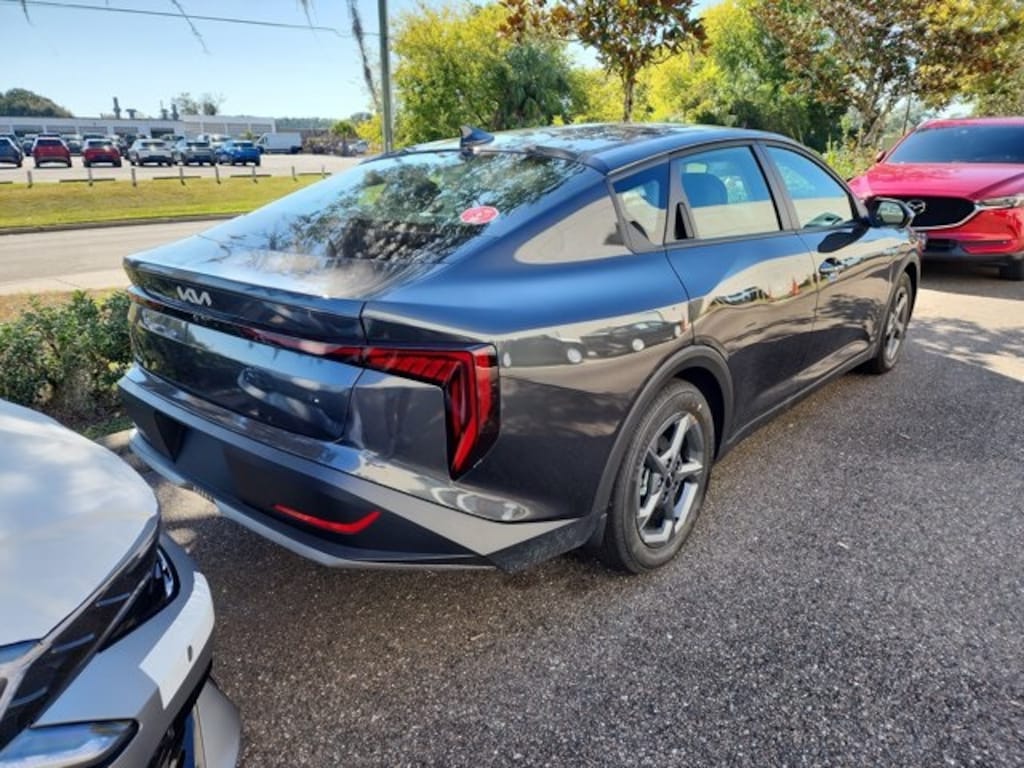 New 2025 Kia K4 LXS Sedan