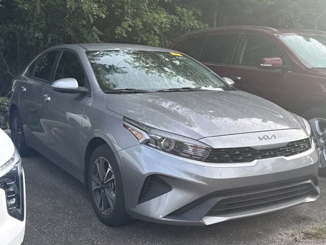 2023 Kia Forte LXS AT's photo