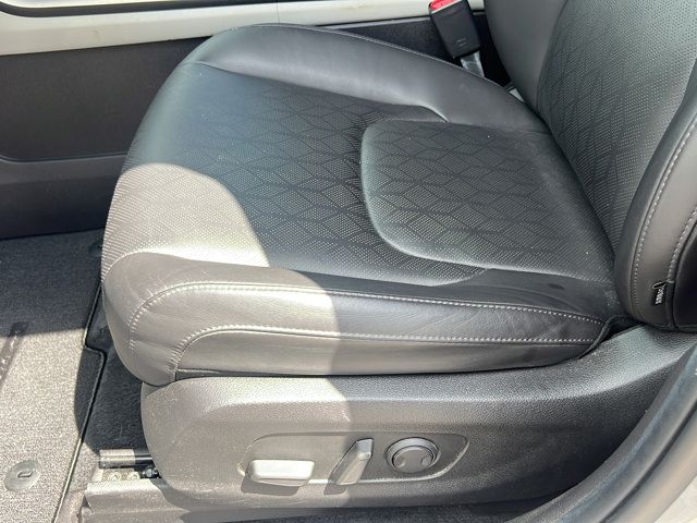 2023 Kia Carnival LX Seat Pkg - Photo 14