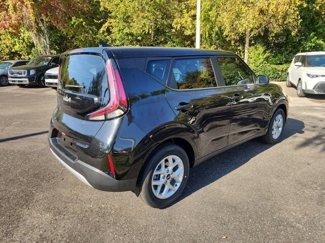 2025 Kia Soul LX photo 2