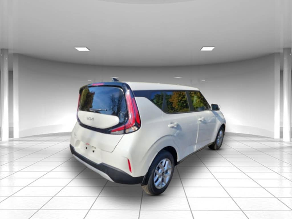 New 2025 Kia Soul LX Hatchback