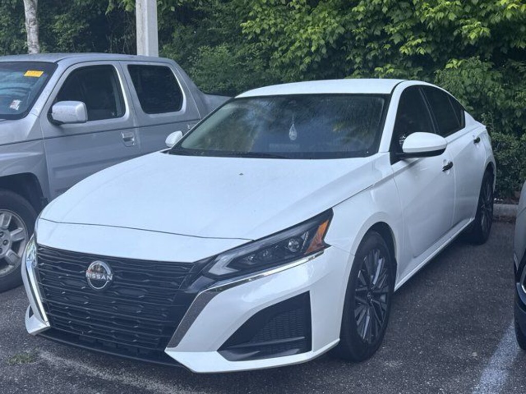 Used 2023 Nissan Altima 2.5 SV Sedan