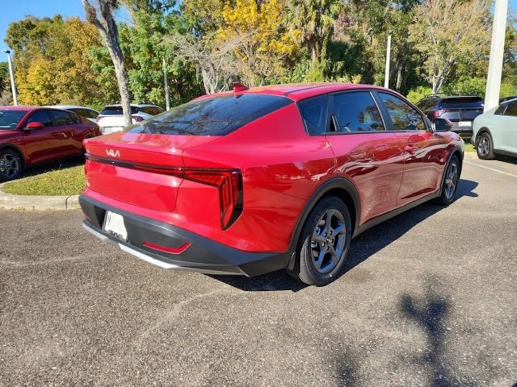 New 2025 Kia K4 LXS Sedan