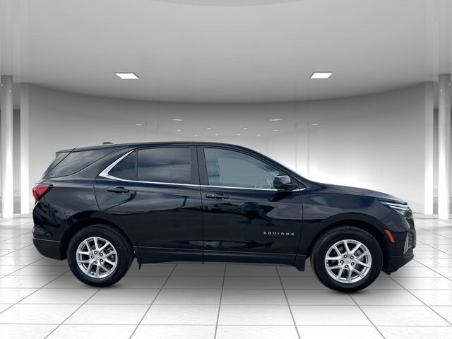 2024 Chevrolet Equinox LT photo 2