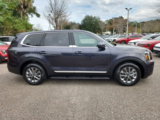2025 Kia Telluride LX photo 2