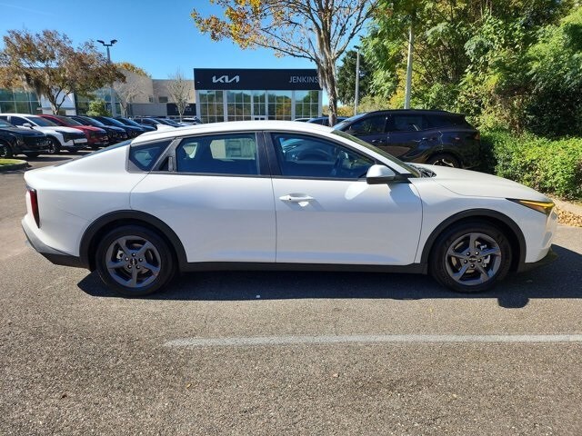 2025 Kia K4 LXS photo 2