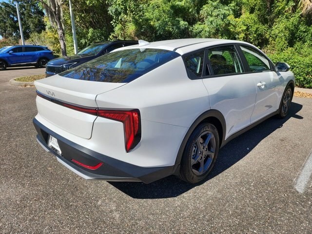 2025 Kia K4 LXS photo 3