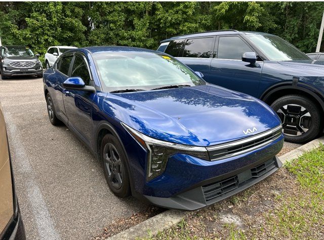 2025 Kia K4 LXS - Photo 11