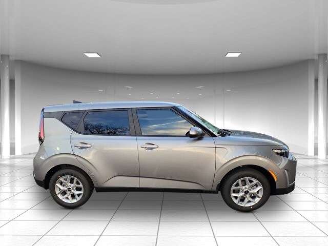 2025 Kia Soul LX photo 2
