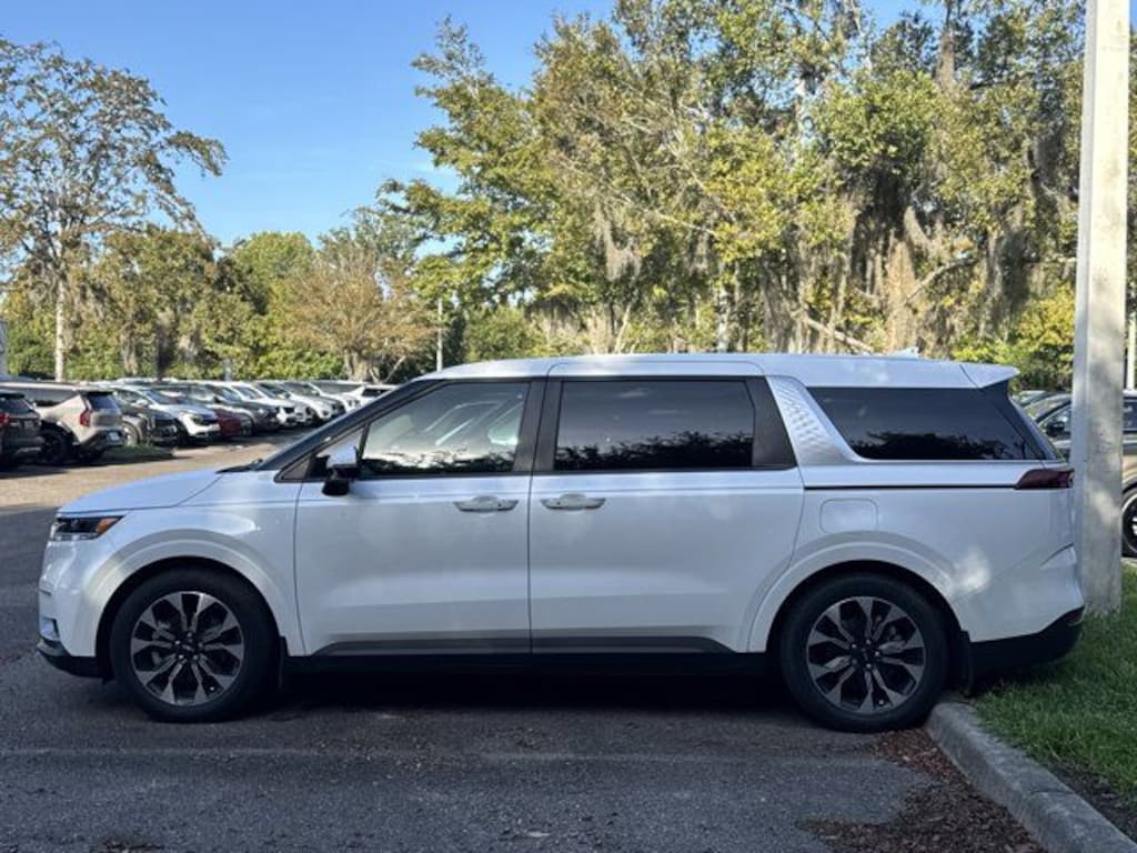 Used 2024 Kia Carnival EX Minivan/Van