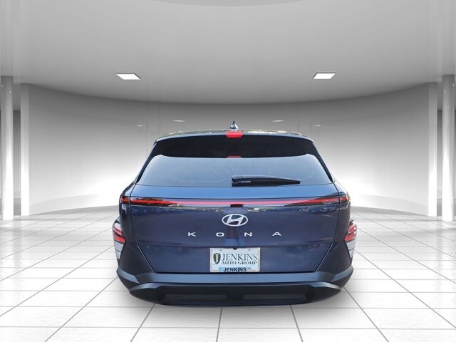 2024 Hyundai Kona SE photo 3