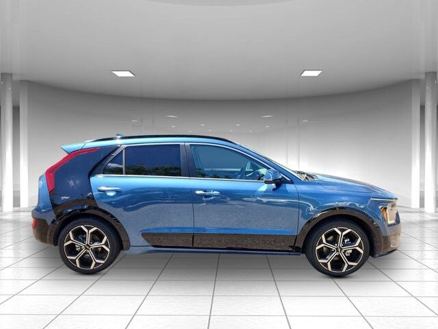 2023 Kia Niro Plug-In Hybrid SX photo 2