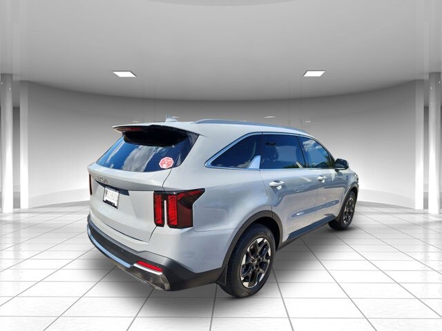 2026 Kia Sorento S photo 3