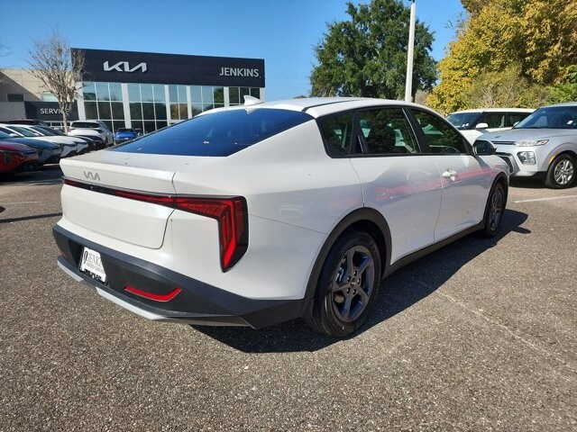 2025 Kia K4 LXS photo 2