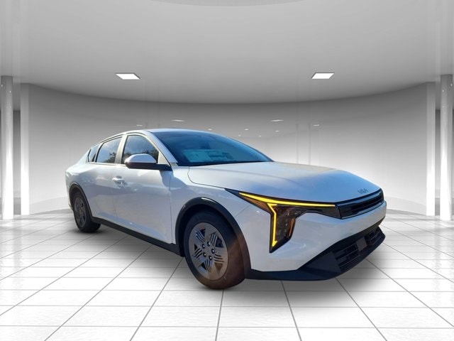 2025 Kia K4 LX's photo