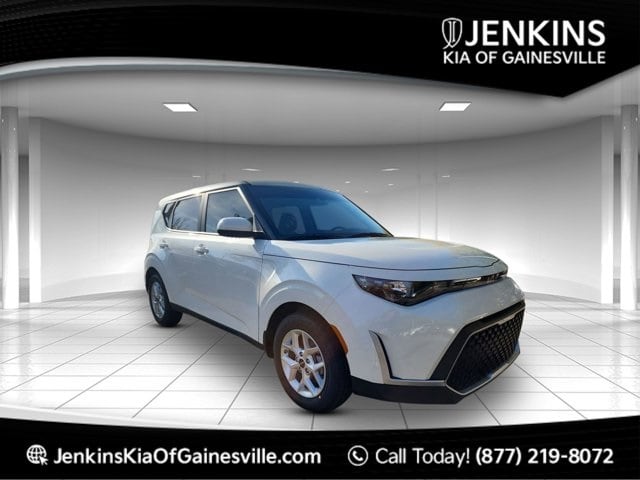 2025 Kia Soul LX's photo