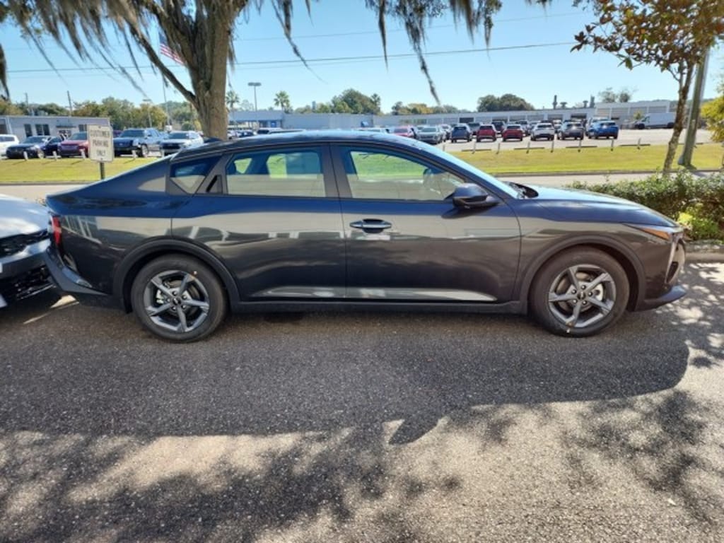 New 2025 Kia K4 LXS Sedan