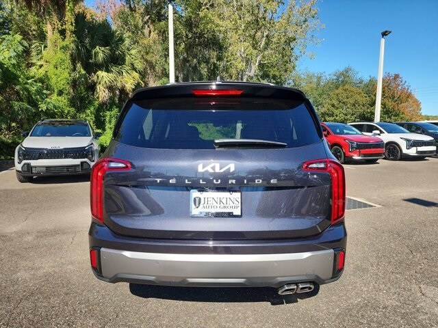 2025 Kia Telluride S photo 3