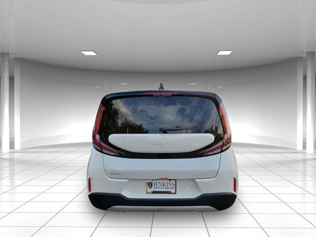 2025 Kia Soul LX photo 2