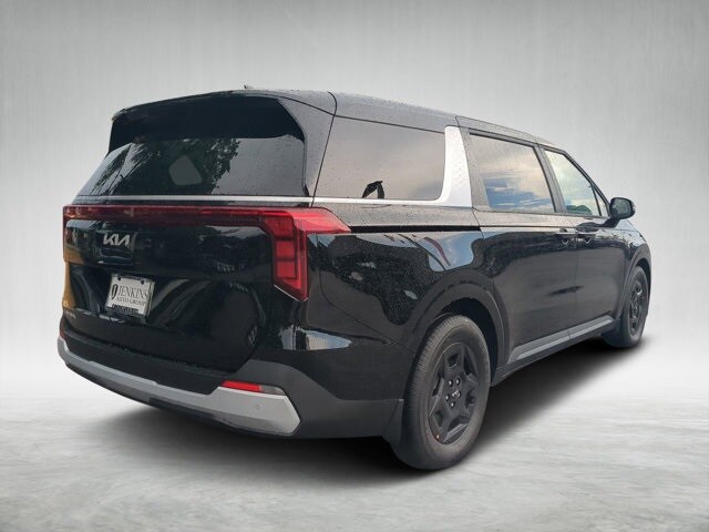 2026 Kia Carnival LXS photo 3